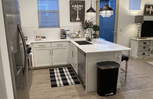Buckeye Maison | AZ SUNSHINE CASITA-25 min to Airport~CLEAN~PRIVATE 1B&1B-Outdoor Space-BBQ-Golf