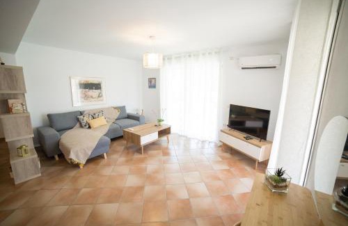 Galatas Appartement | AZALEA - Modern studio with sea view