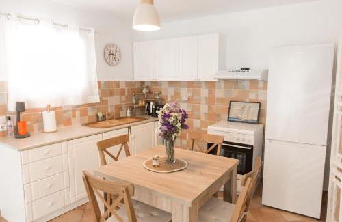 Galatas Appartement | AZALEA - Modern studio with sea view