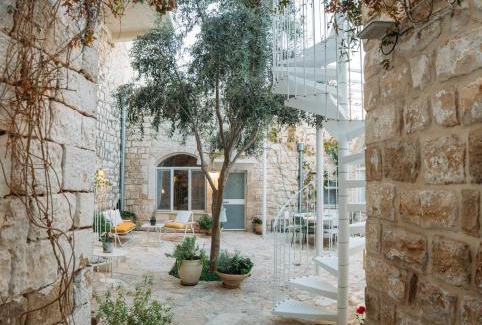 Artists Colony Maison | Azamra Inn Tzfat