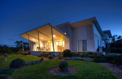 Ballandean Maison | Azjure Studio Retreat