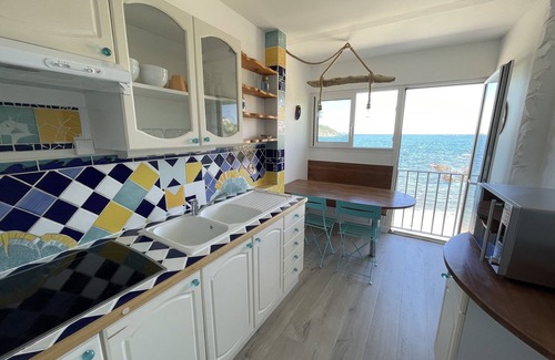 Collioure Appartement | AZUR Les pieds dans l'eau - WIFI FIBRE- PARKING Couvert ☀️