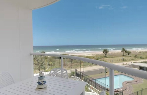 Palm Beach Appartement | Azure Beachfront Bliss~ Ocean Views~ 1 Brm Retreat