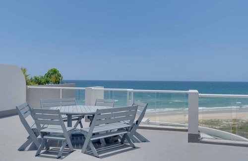 Palm Beach Appartement | Azure Beachfront Bliss~ Ocean Views~ 1 Brm Retreat