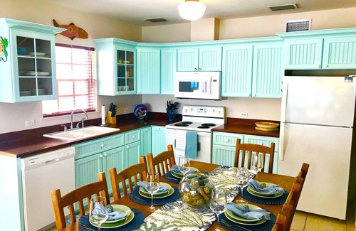 North Side Maison | Azure Breeze #4, Beachfront, White Sand, Bikes, Kayak, Snorkel Gear, Rum Point!!