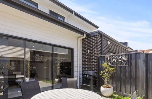 Speers Point Maison | Azure Escape- Walking distance to water & pet friendly!