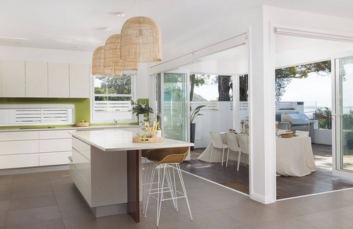 Corlette Maison | Azure Haven – A Waterfront Luxury Retreat for Families