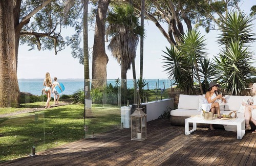 Corlette Maison | Azure Haven – A Waterfront Luxury Retreat for Families