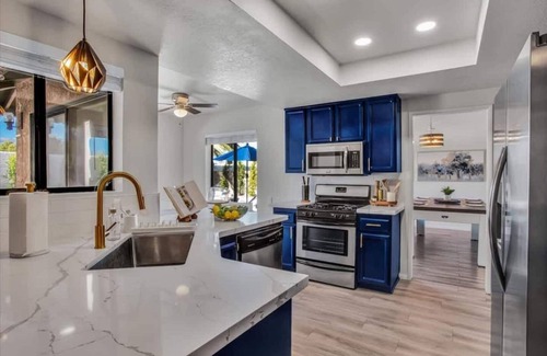 Palm Desert Maison | Azure Oasis - Saltwater Pool & Spa with putting green!