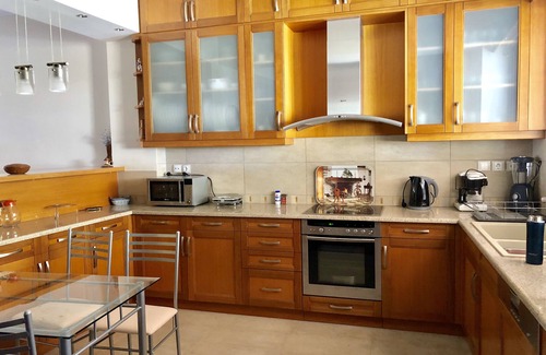 Loutraki Appartement | Spacieux et luxueux appartement sur deux niveaux