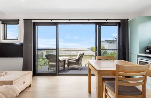 Callala Beach Appartement | Azure Studio - Ocean Glimpses - 3 Mins Walk to Beach