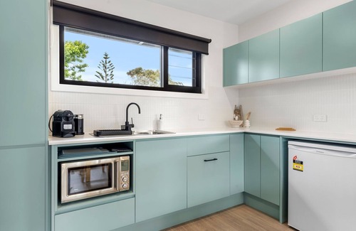 Callala Beach Appartement | Azure Studio - Ocean Glimpses - 3 Mins Walk to Beach