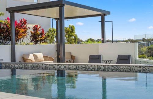 Bokarina Appartement | Azzure Beachside Retreat with Pool Gym and Steam Room