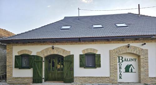 Hajos Maison | Bálint Borlak