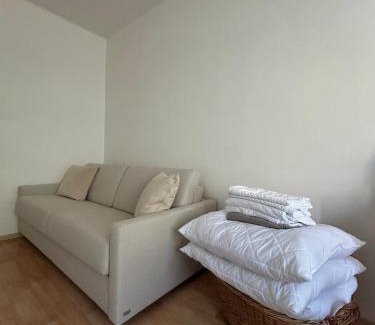 Decin Appartement | Bílý klid nově zrekonstruované studio