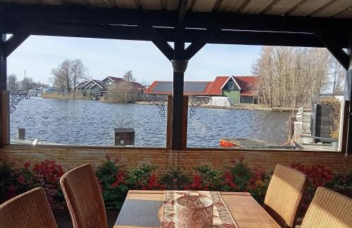 Earnewald Lit Et Petit-Déjeuner | B&B aan het water