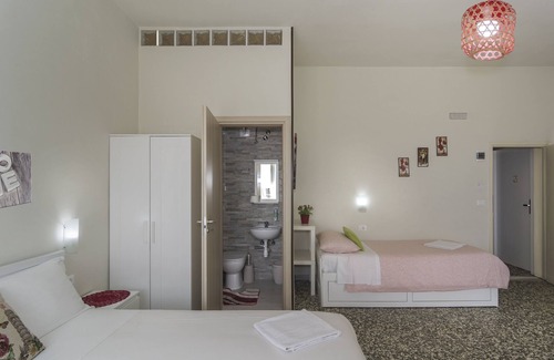 Pisa Maison | B&B Aliante & 2 Quadruple rooms Pisa-Tuscany