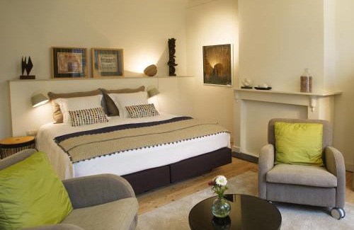 Historical Center Bruges Lit Et Petit-Déjeuner | B&B Alphabet - Luxury Guesthouse and Art Gallery