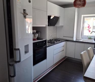 Petrosani Appartement | B&B Apartment