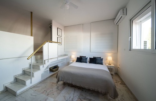 Tomares Maison | B&B Arena Sevilla