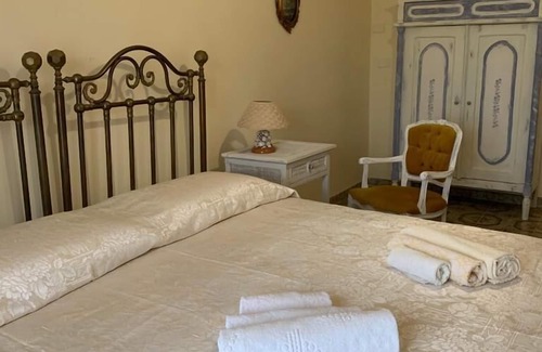 Postiglione Lit Et Petit-Déjeuner | B&B Casa Franca - Double room with balcony and private bathroom