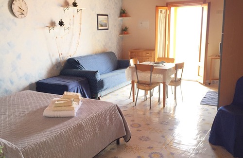 Scilla Lit Et Petit-Déjeuner | B&B Casa Vela - Luna Studio avec balcon vue mer