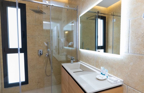 Orikum Hôtel | B&B Champagne Vlore Bay
