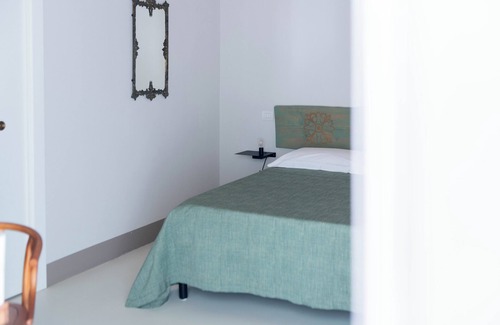 Bernalda Lit Et Petit-Déjeuner | B&B di design con piscina all’aperto, giardino e spa