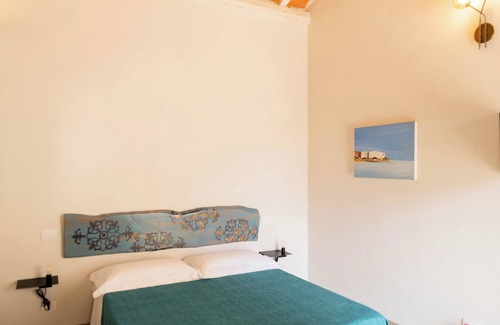 Bernalda Lit Et Petit-Déjeuner | B&B di design con piscina all’aperto, giardino e spa