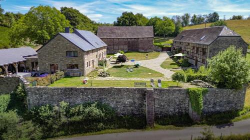 Somme-Leuze Lit Et Petit-Déjeuner | B&B Ferme de Leuze Rustieke Gîtes nabij Durbuy, eigen laadpalen