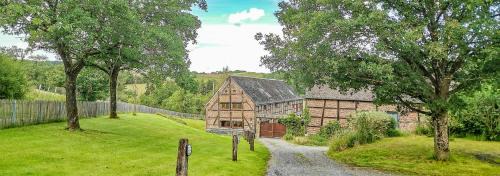 Somme-Leuze Lit Et Petit-Déjeuner | B&B Ferme de Leuze Rustieke Gîtes nabij Durbuy, eigen laadpalen
