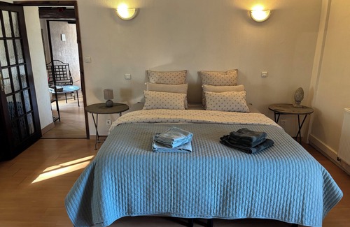 Saint-Martin-des-Fontaines Lit Et Petit-Déjeuner | B&B suite with swimming pool between Puy du fou and the ocean
