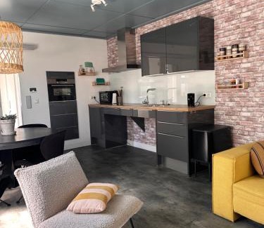 Municipality of Emmen Lit Et Petit-Déjeuner | B&B Het Kleine Huisje met Hottub