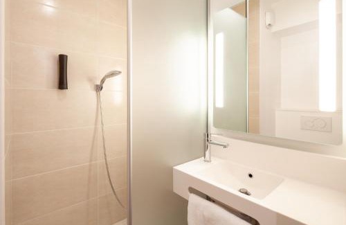 Bois-d'Arcy Hôtel | B&B HOTEL Bois d'Arcy Saint Quentin en Yvelines