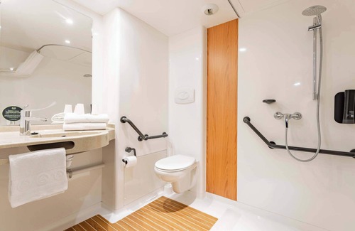 Louvroil Hôtel | B&B HOTEL Maubeuge Louvroil