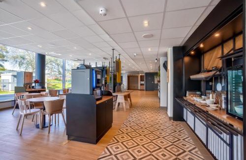 La Source Hôtel | B&B HOTEL Paris Créteil