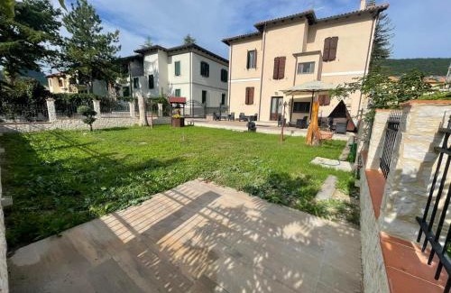 Pieve Torina Lit Et Petit-Déjeuner | B&B I Giardini