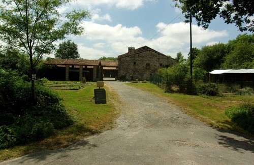 La Foret-sur-Sevre Maison | B & B dans une ancienne ferme fortifiée française + le camping de base offert