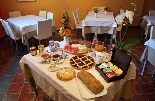 Novello Lit Et Petit-Déjeuner | B&B l'Angolo di Rosina con ristorante
