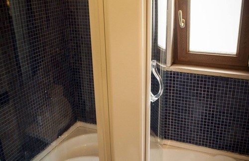 Cava de' Tirreni Lit Et Petit-Déjeuner | B&B L'Incanto... in the Historic Center 2 km from the Divina. "Room with Hydro Tub.