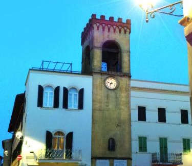 Contrada Castello Lit Et Petit-Déjeuner | B&B La Loggia e L’Orologio