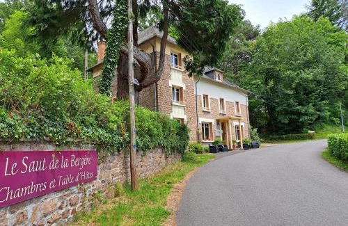Aubazine Lit Et Petit-Déjeuner | B&B Le Saut de la Bergère