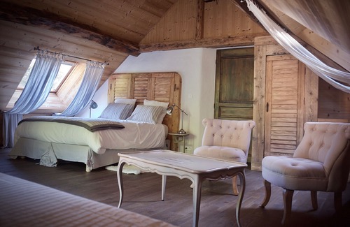 Yenne Lit Et Petit-Déjeuner | B&B Les Lodges de la Cascade