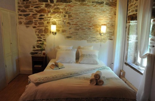 Sainte-Christine Lit Et Petit-Déjeuner | B&B Maison Coralie