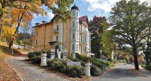 Marianske Lazne Lit Et Petit-Déjeuner | B&B Villa Hotel