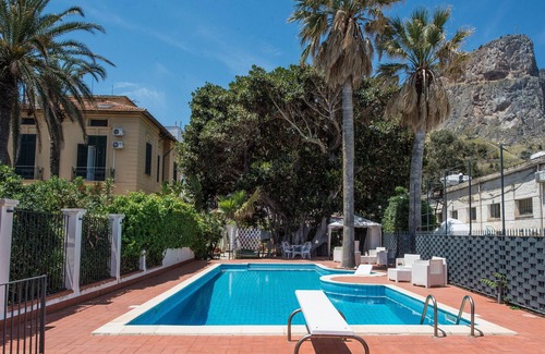 Palermo Lit Et Petit-Déjeuner | B&B Villa Liberty sul mare - Camera Magenta