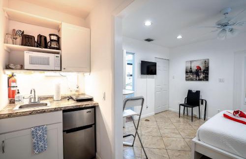 Hendricks and Venice Isles Appartement | B efficiency Off Las Olas on water free kayaks