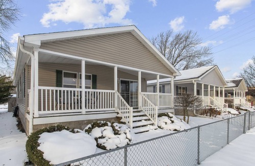 Fremont Maison | B-Fremont Wolf River Waterfront Homes