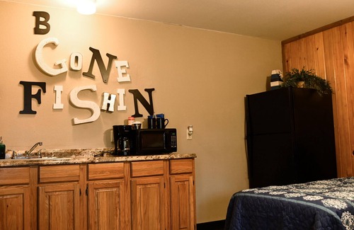 Uncertain Maison | B' Gone Fishin' #7