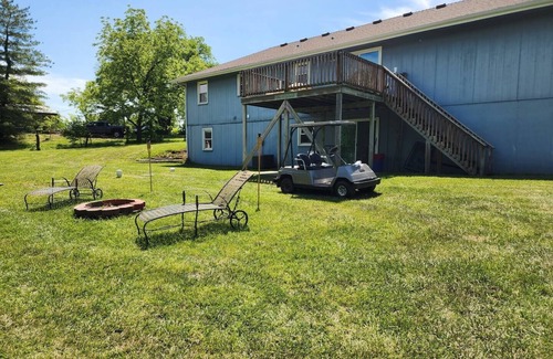 Johnson County Maison | B&S Creekside Retreat Lodging